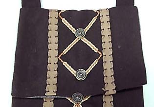 Tasche braun mit Bortenbesatz