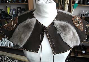 Schulterkragen Leder