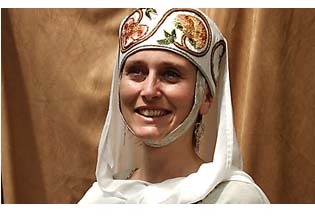 Pillbox Toque Handstickerei