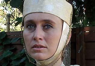 Pillbox Toque mit Gebende