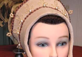 French Hood Stil 16. Jh. beige