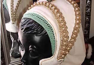 French Hood Stil 16. Jh. weiss