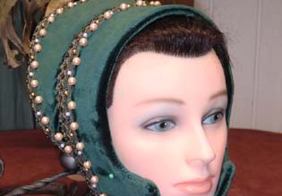 French Hood Stil 16. Jh. grün