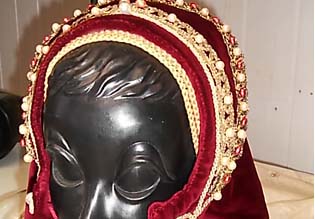 French Hood Stil 16. Jh. rot