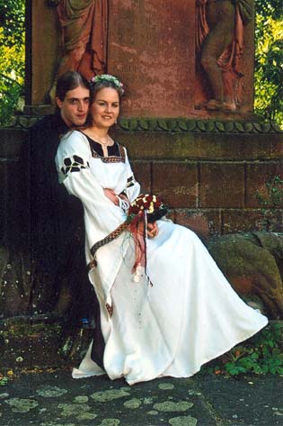 Hochzeitskleid Stil 12. Jh.