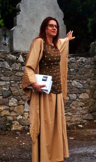 Kleid und Mieder Stil 12. Jh. 