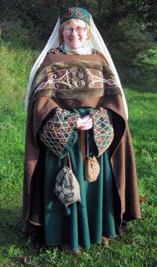 Bliaut, Umhang, Pillbox Stil 12. Jh.