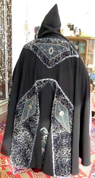 Mantel Totenbeschwörer